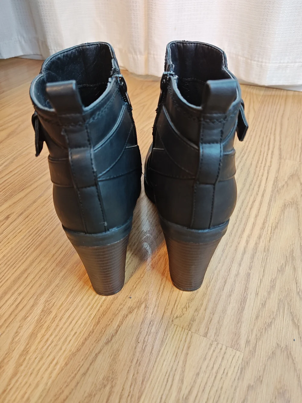 G by GUESS Francy Black Moto Ankle Boots Block Heel Lug Sole Size 8